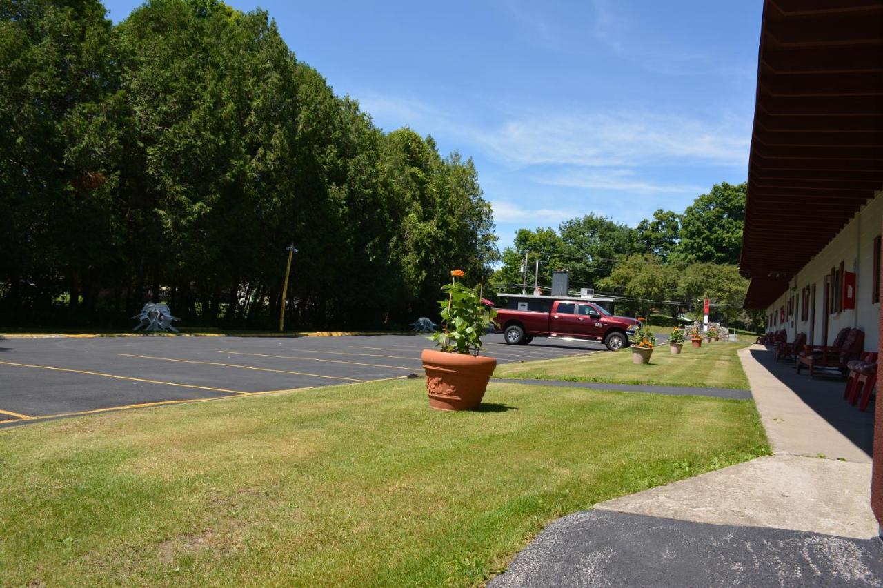 The Village Motel Richfield Springs Extérieur photo