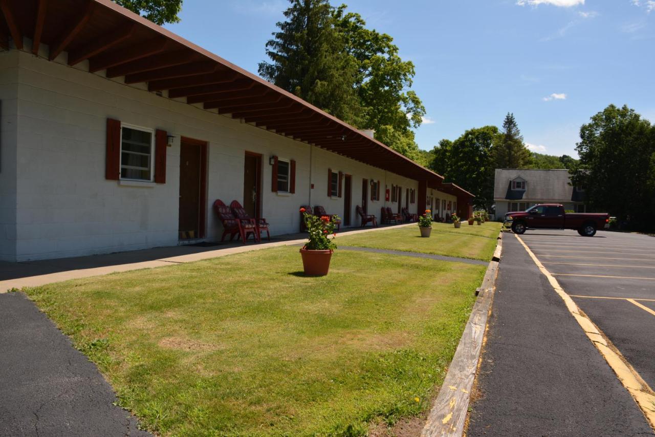 The Village Motel Richfield Springs Extérieur photo
