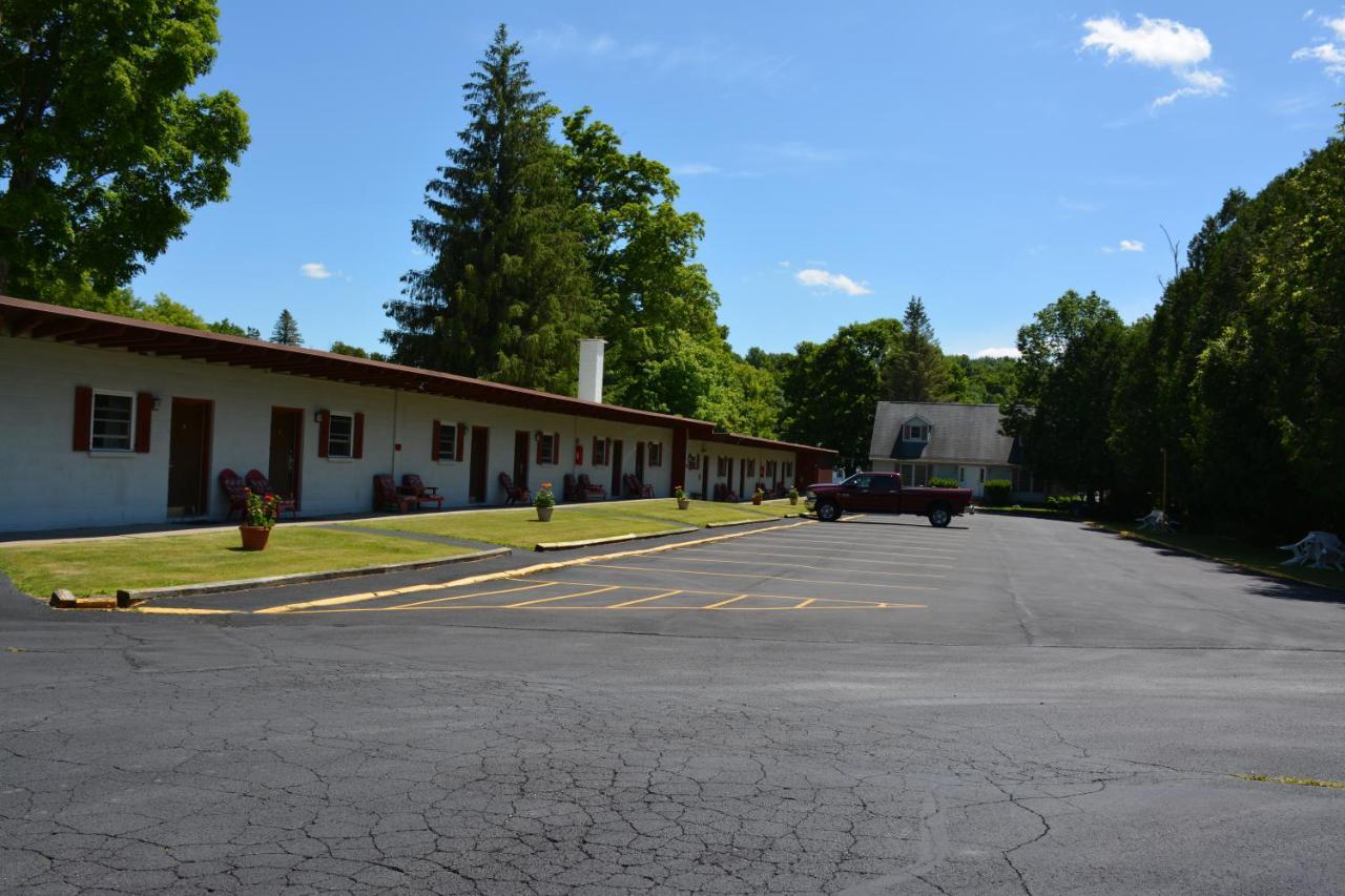 The Village Motel Richfield Springs Extérieur photo
