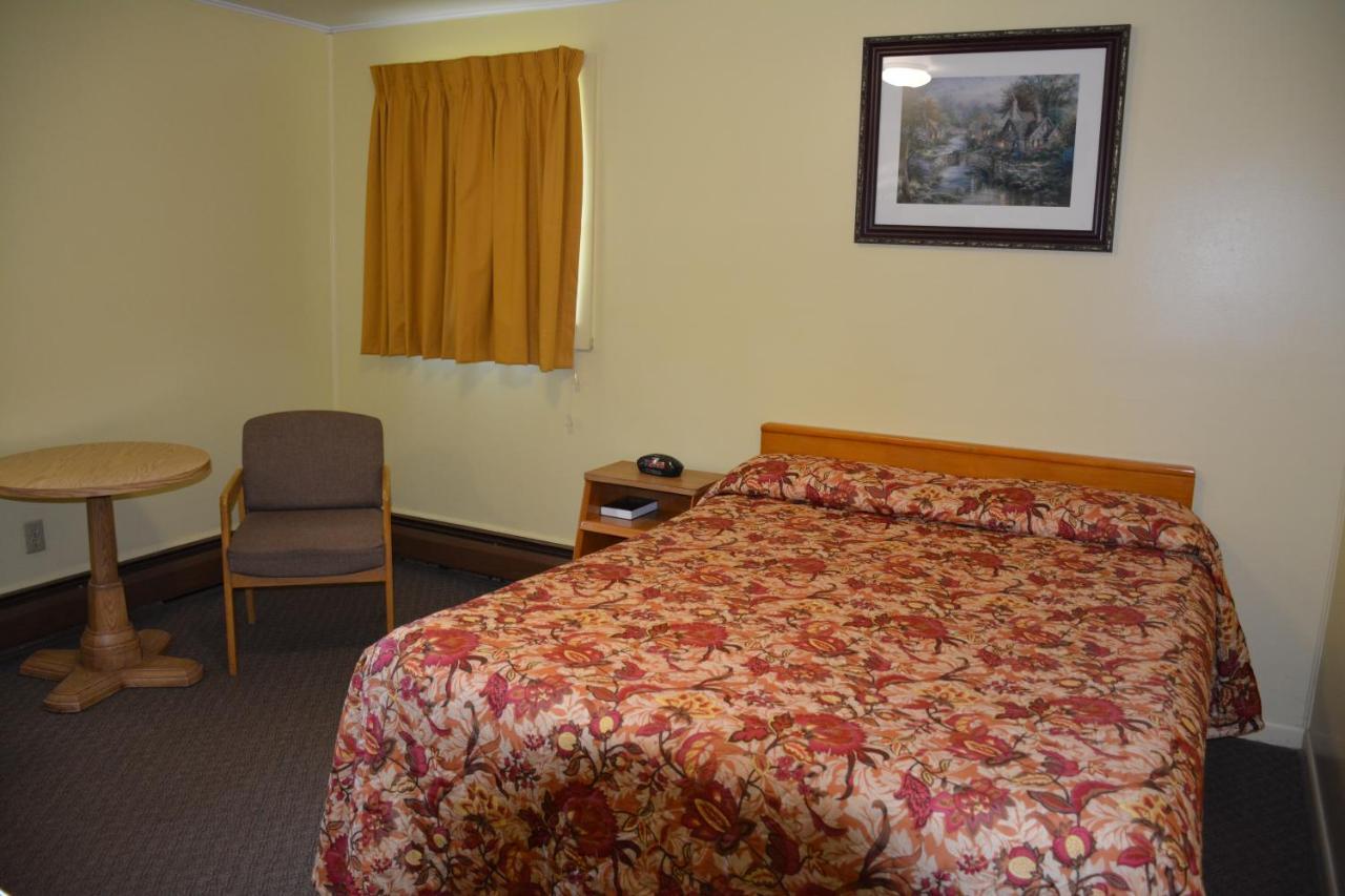 The Village Motel Richfield Springs Extérieur photo