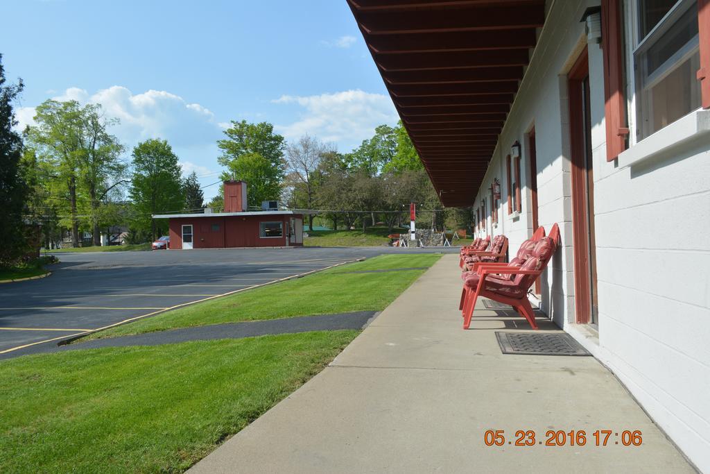 The Village Motel Richfield Springs Extérieur photo