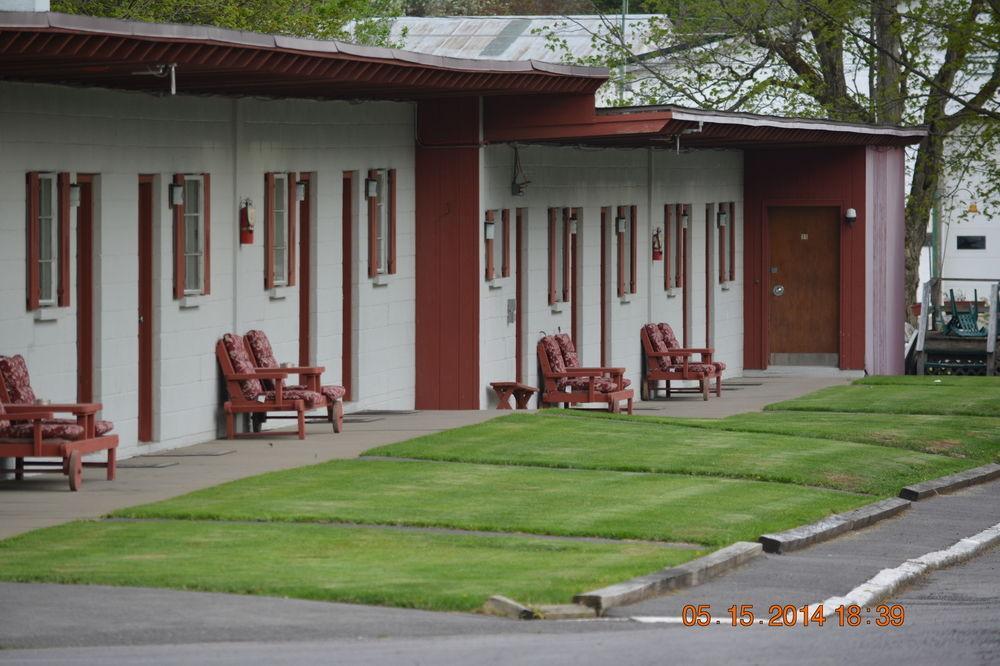 The Village Motel Richfield Springs Extérieur photo