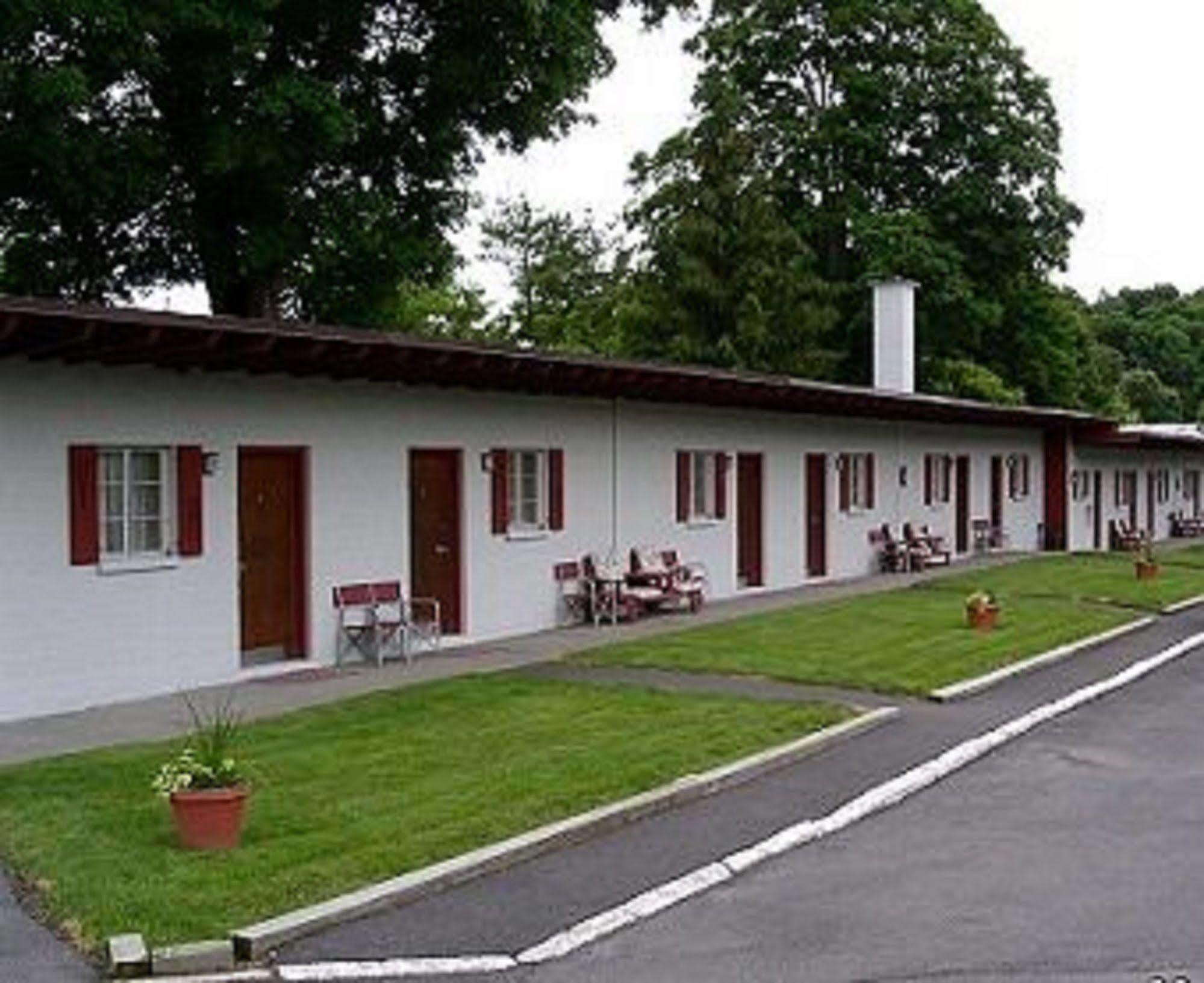 The Village Motel Richfield Springs Extérieur photo
