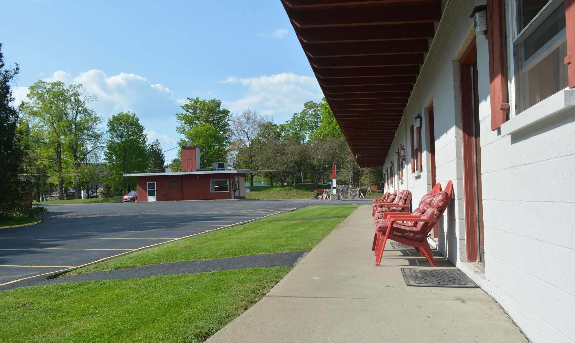 The Village Motel Richfield Springs Extérieur photo